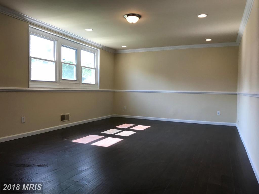 1910 Porter Avenue - Photo 1