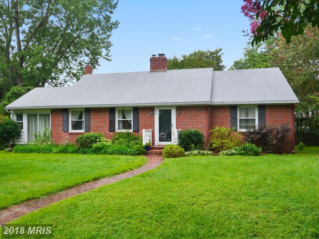605 Elwood Avenue - Photo 1