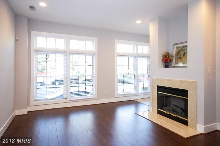 913 Caroline Street - Photo 1