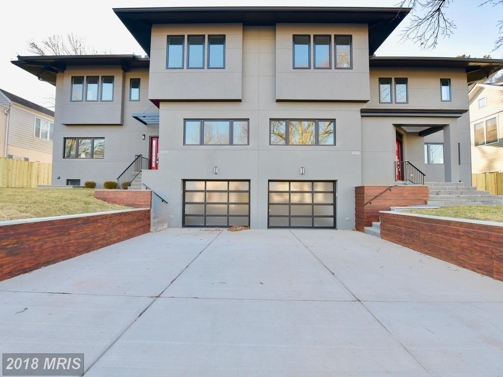 215 Greenway Boulevard - Photo 1