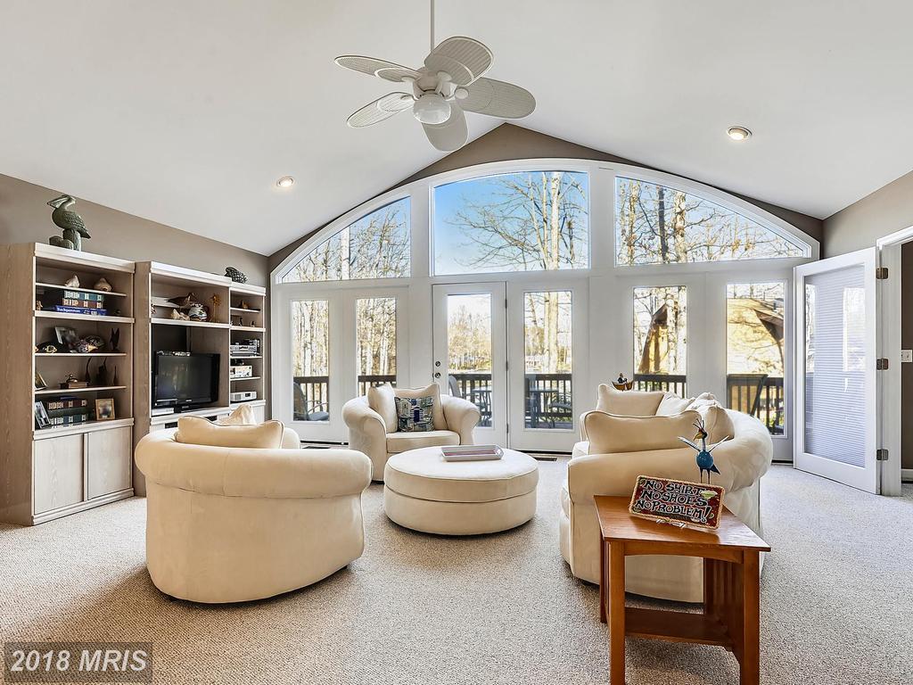305 Wakefield Drive - Photo 1