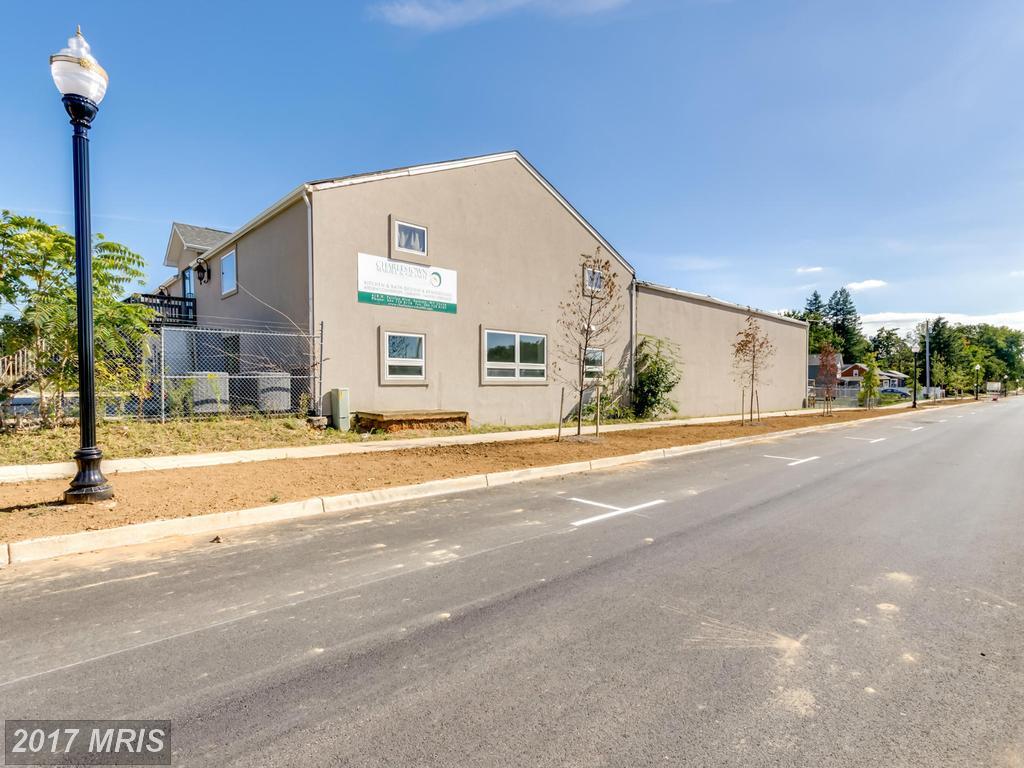 418 Fairfax Boulevard - Photo 1