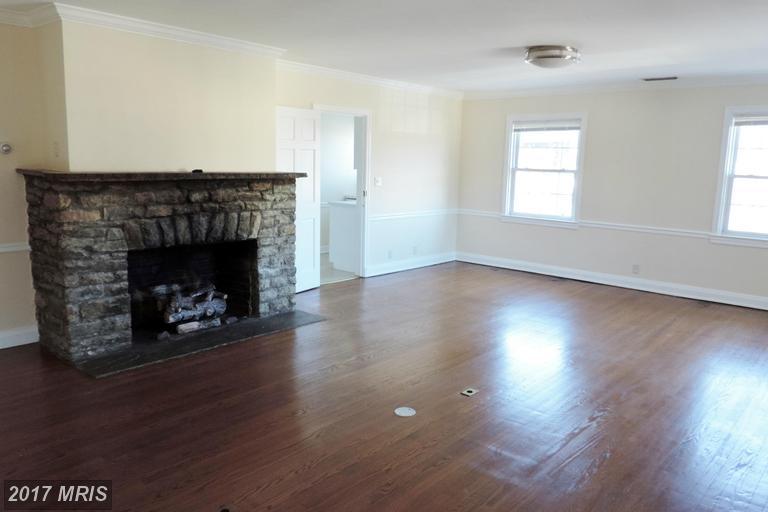 105 West Washington - Photo 1