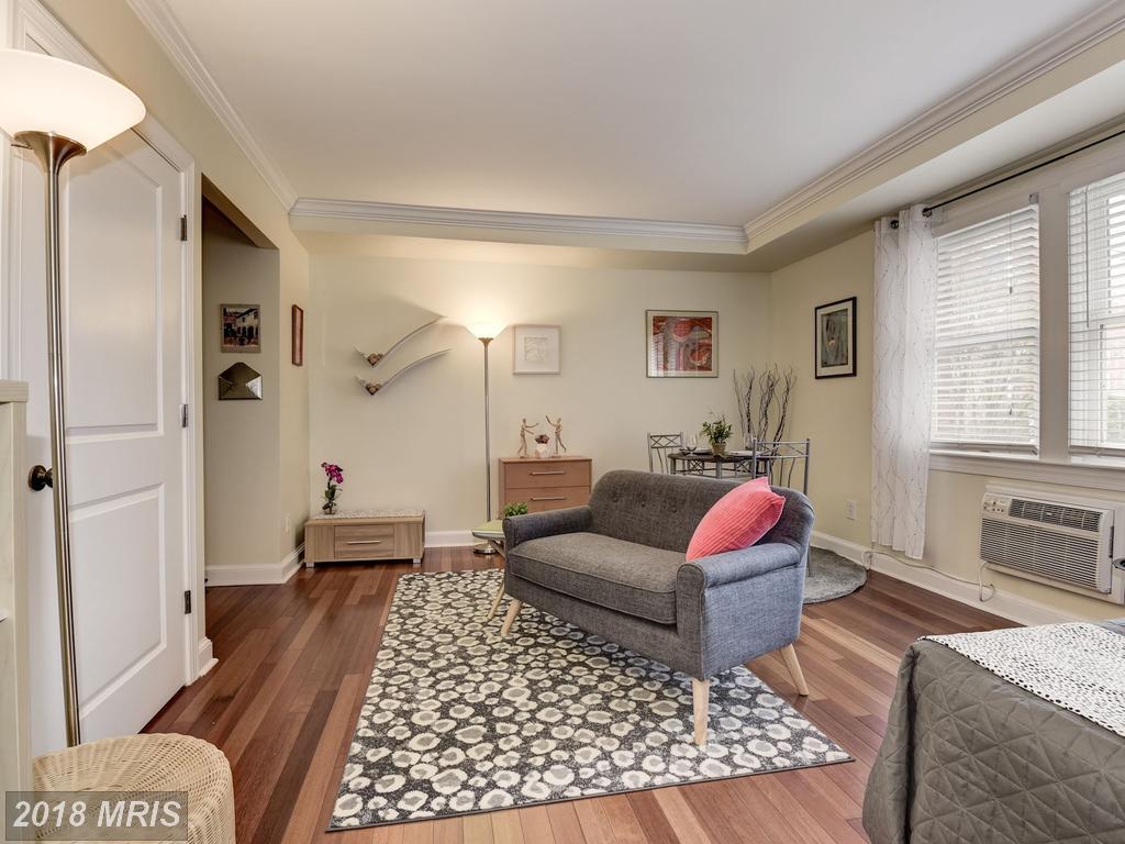 906 Washington Street - Photo 1