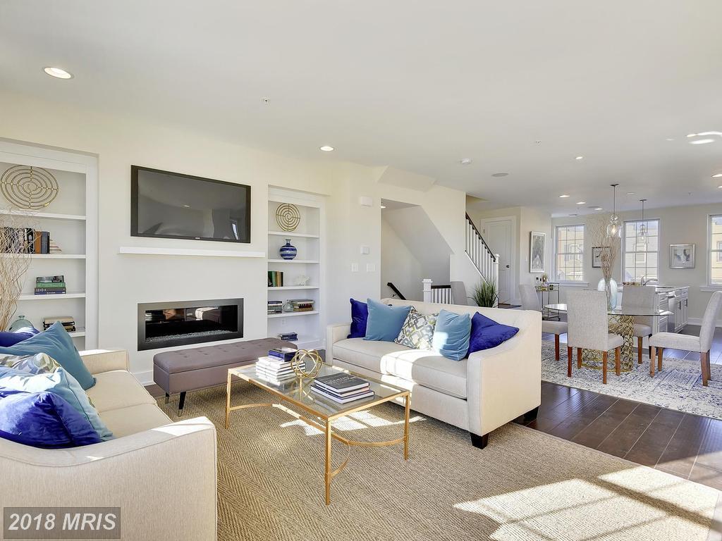 811 32ND - Photo 1