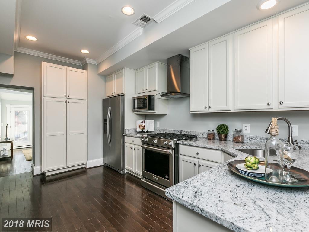 411 Hamburg Street - Photo 1