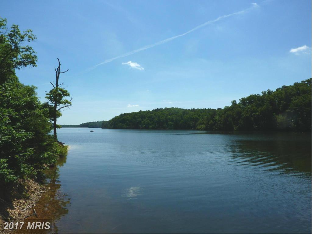 102 Lakeside Court - Photo 1