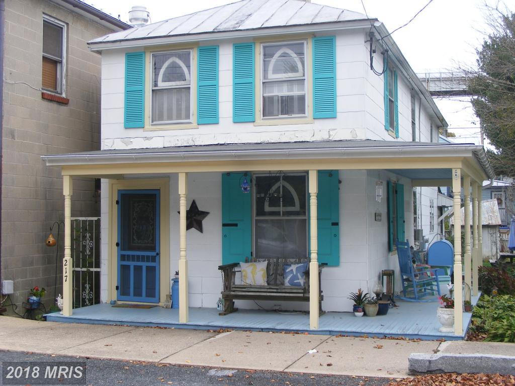 217 Bohemia Avenue - Photo 1