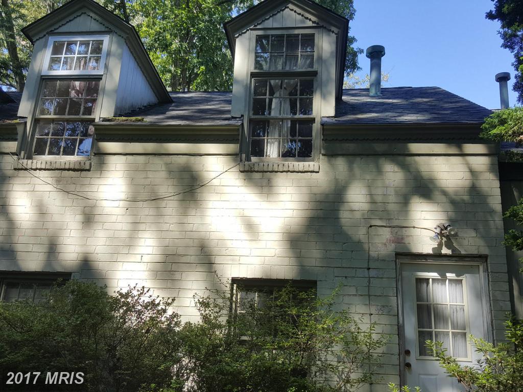 8815 Earl Court - Photo 1