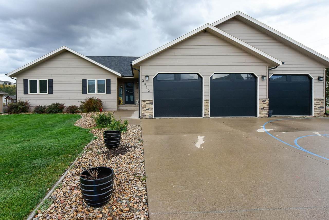 2312 Blue Bell Loop - Photo 1