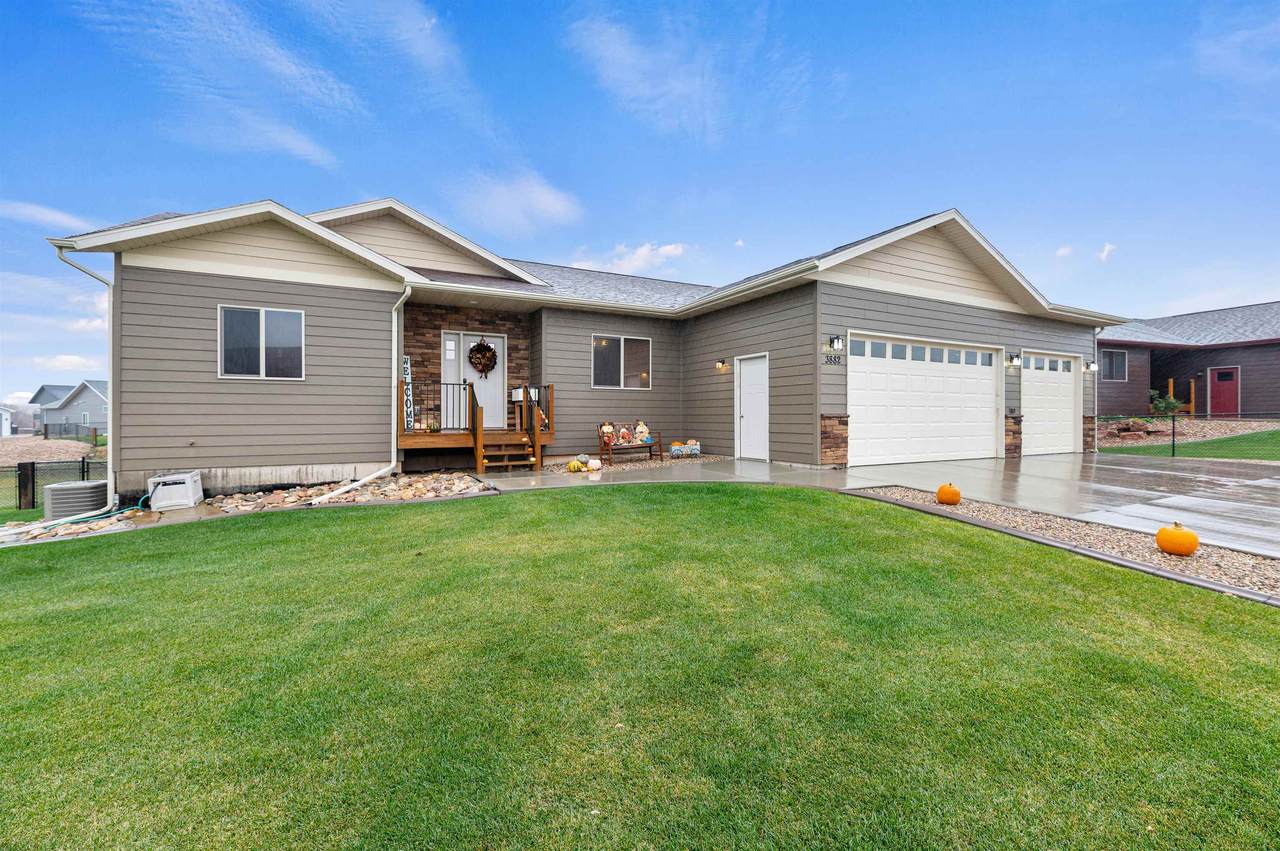 3882 Ward Avenue - Photo 1