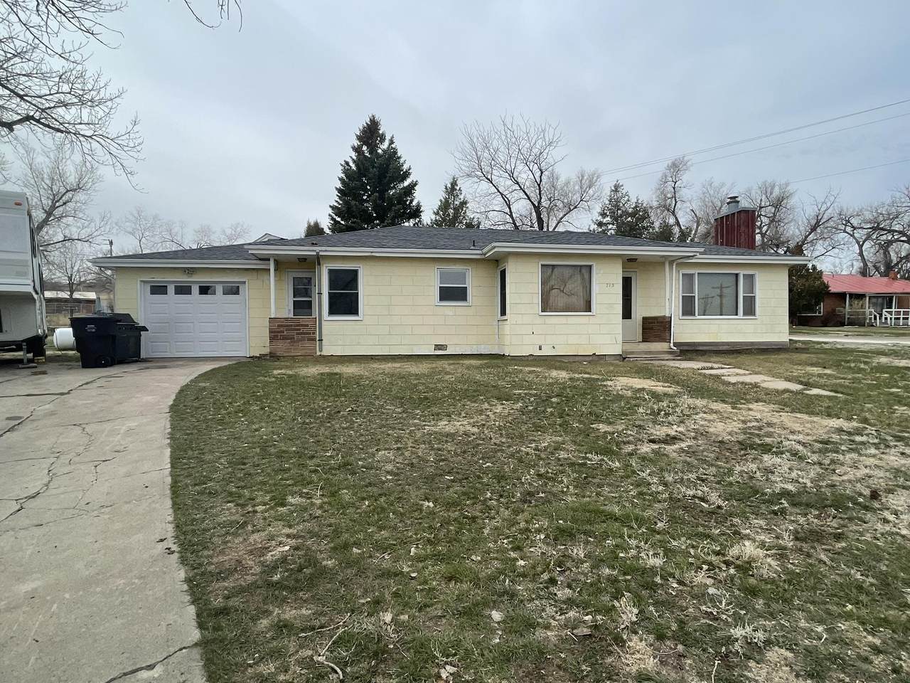 715 E Street - Photo 1