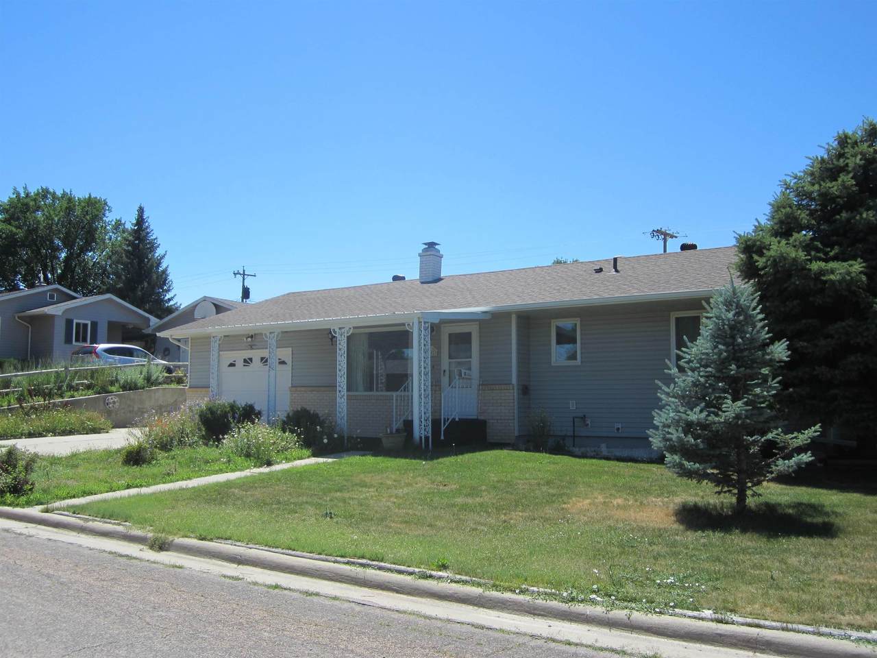 402 15th Street - Photo 1