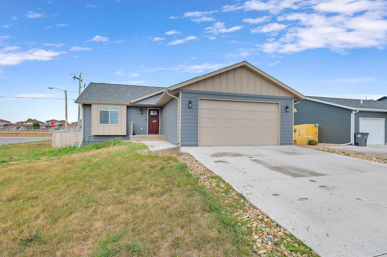 615 Boswell Boulevard - Photo 1