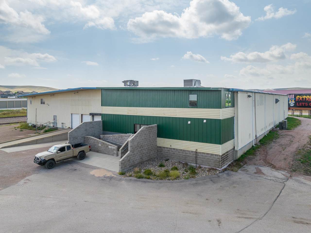 4711 I-90 Service Road - Photo 1