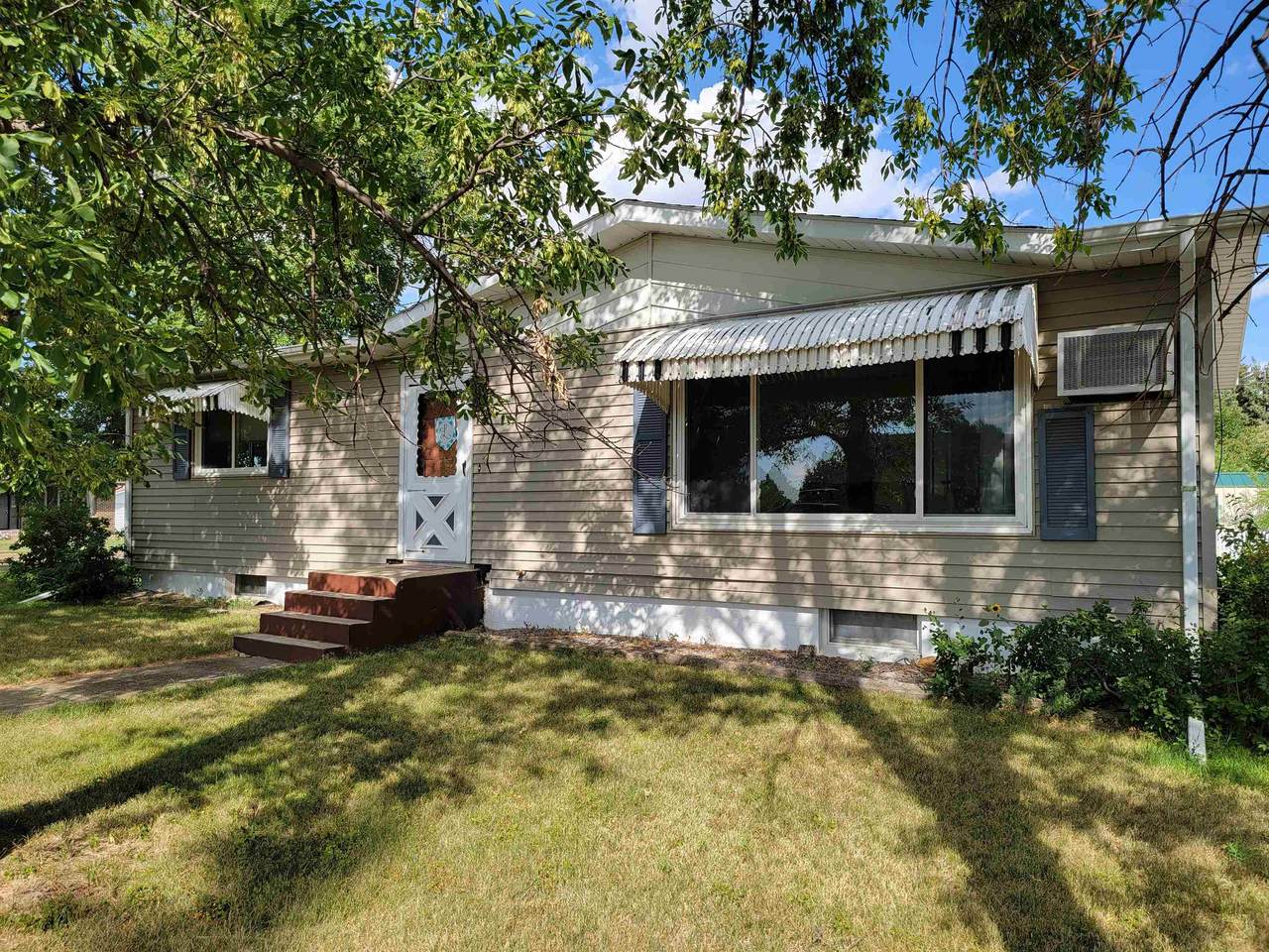 607 Dakota Street - Photo 1