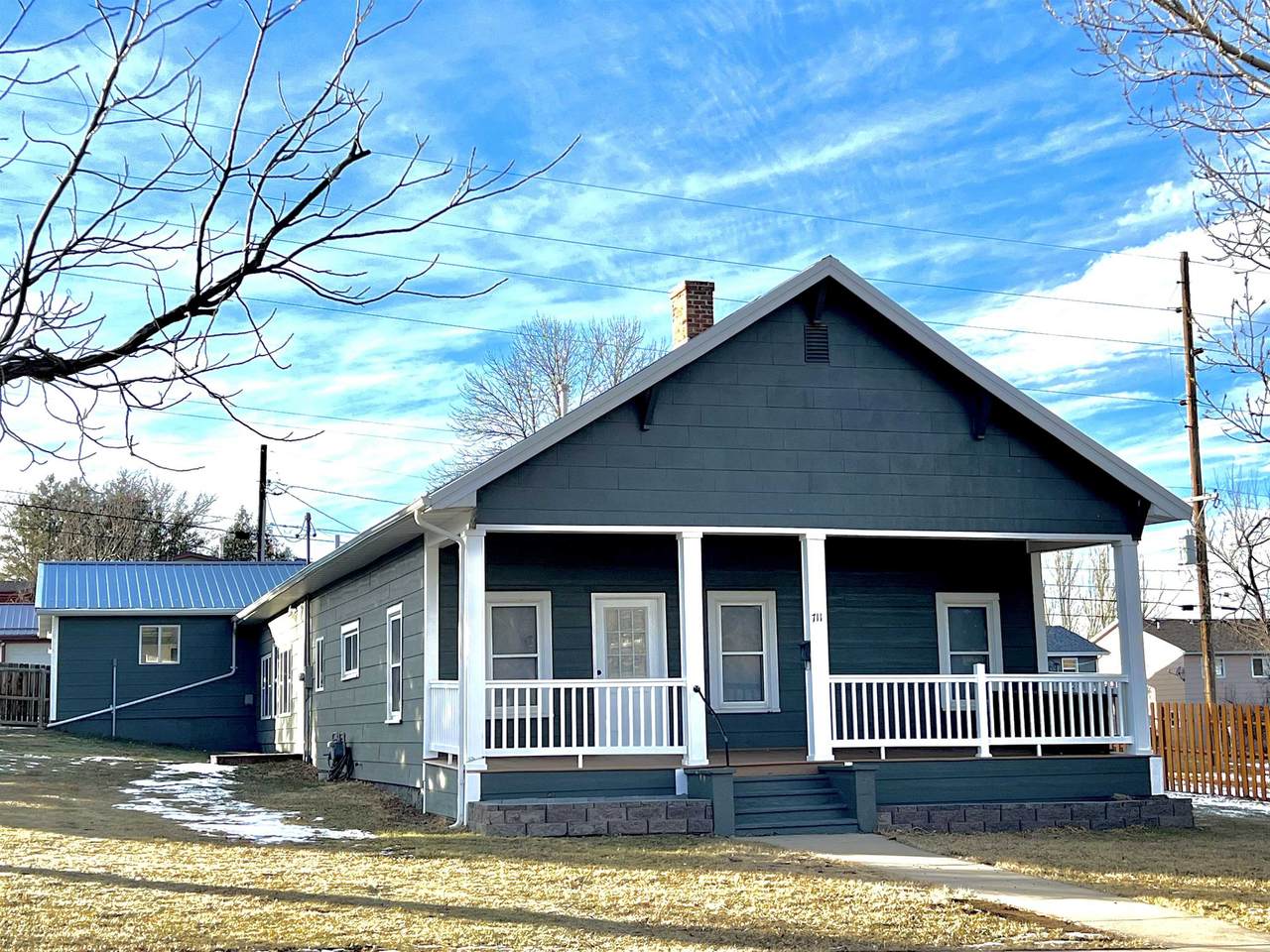711 University Street - Photo 1