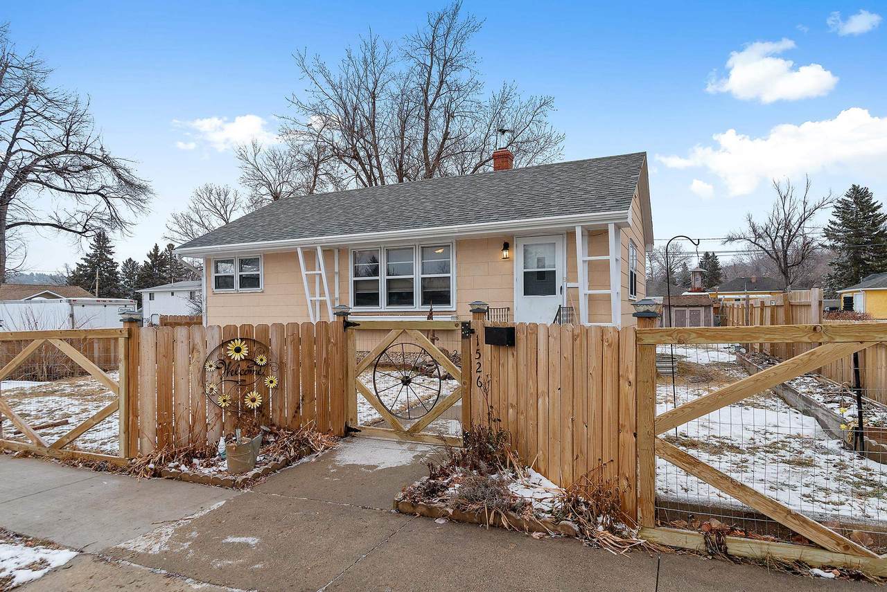 1526 Spruce Street - Photo 1