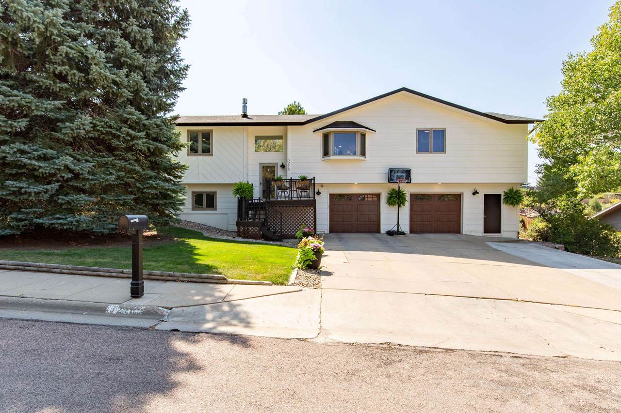 3215 Meadowbrook Drive - Photo 1