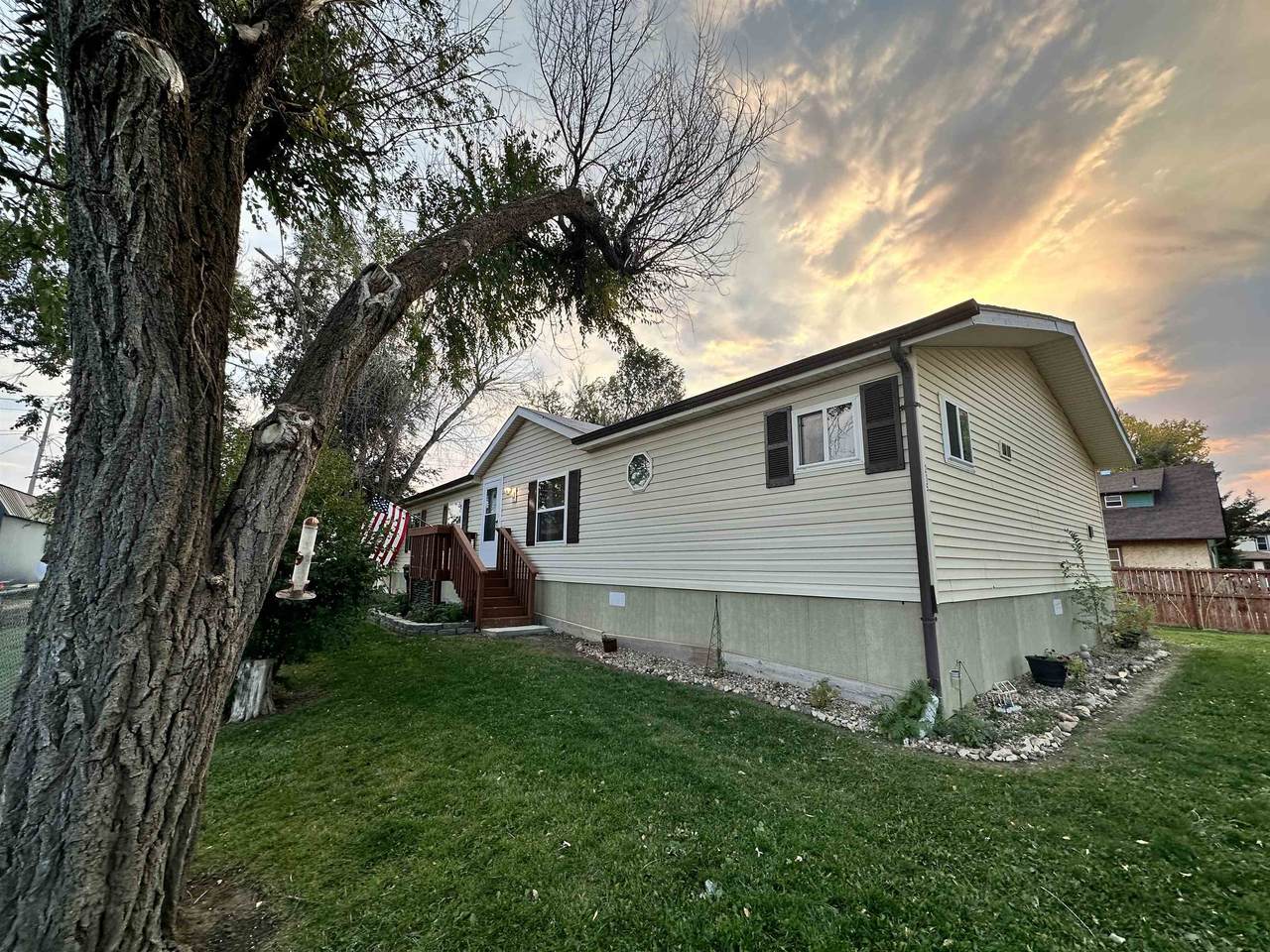 215 4th Street - Photo 1