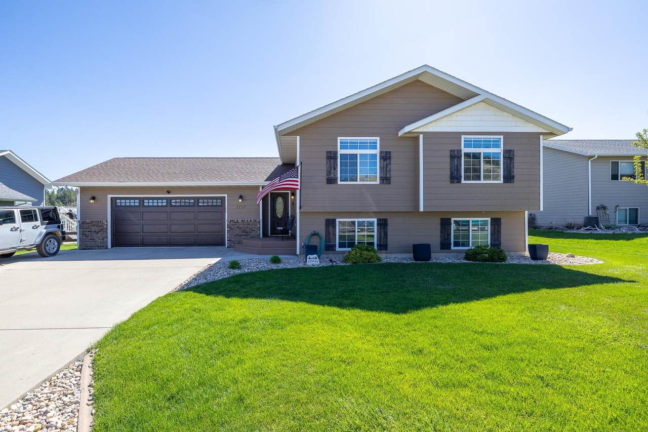 1727 Iron Horse Loop - Photo 1