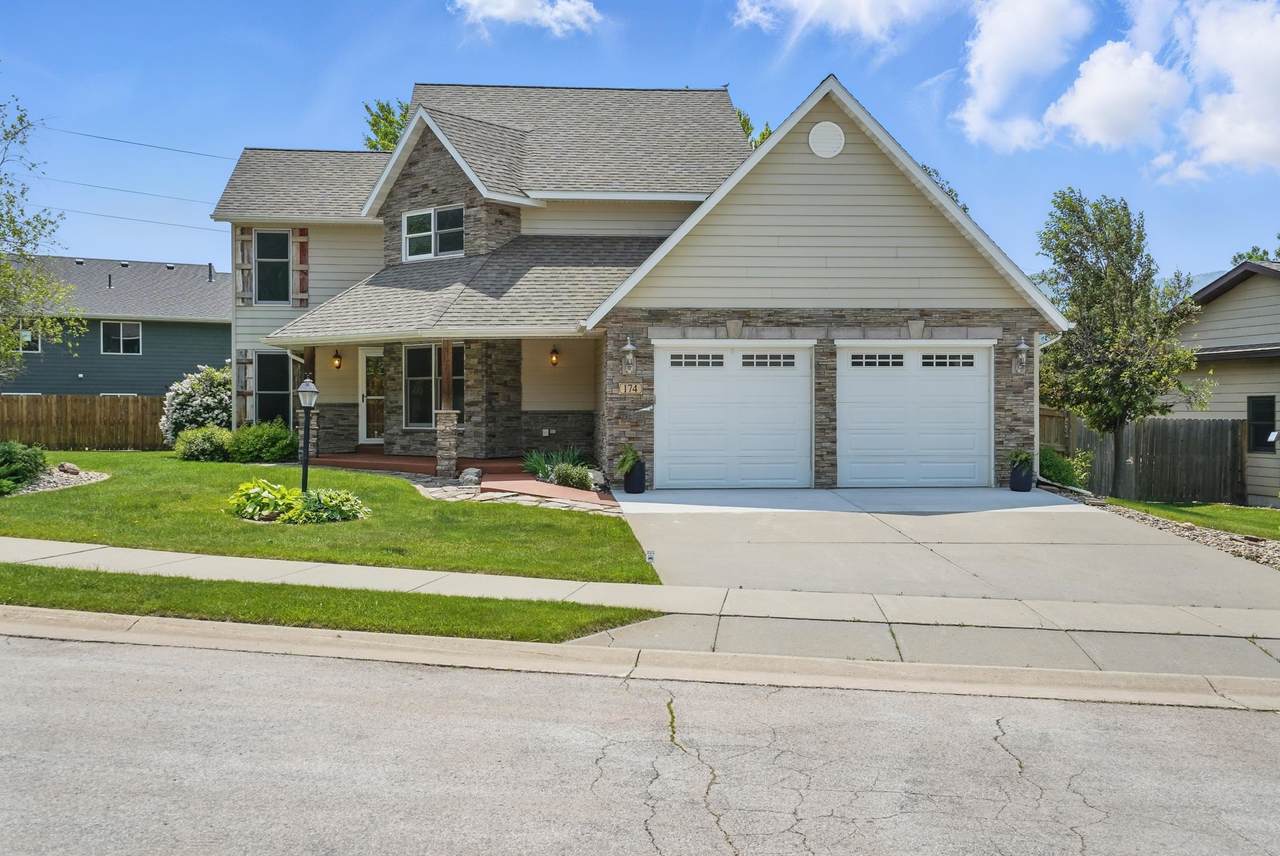 174 Oak Grove Court - Photo 1