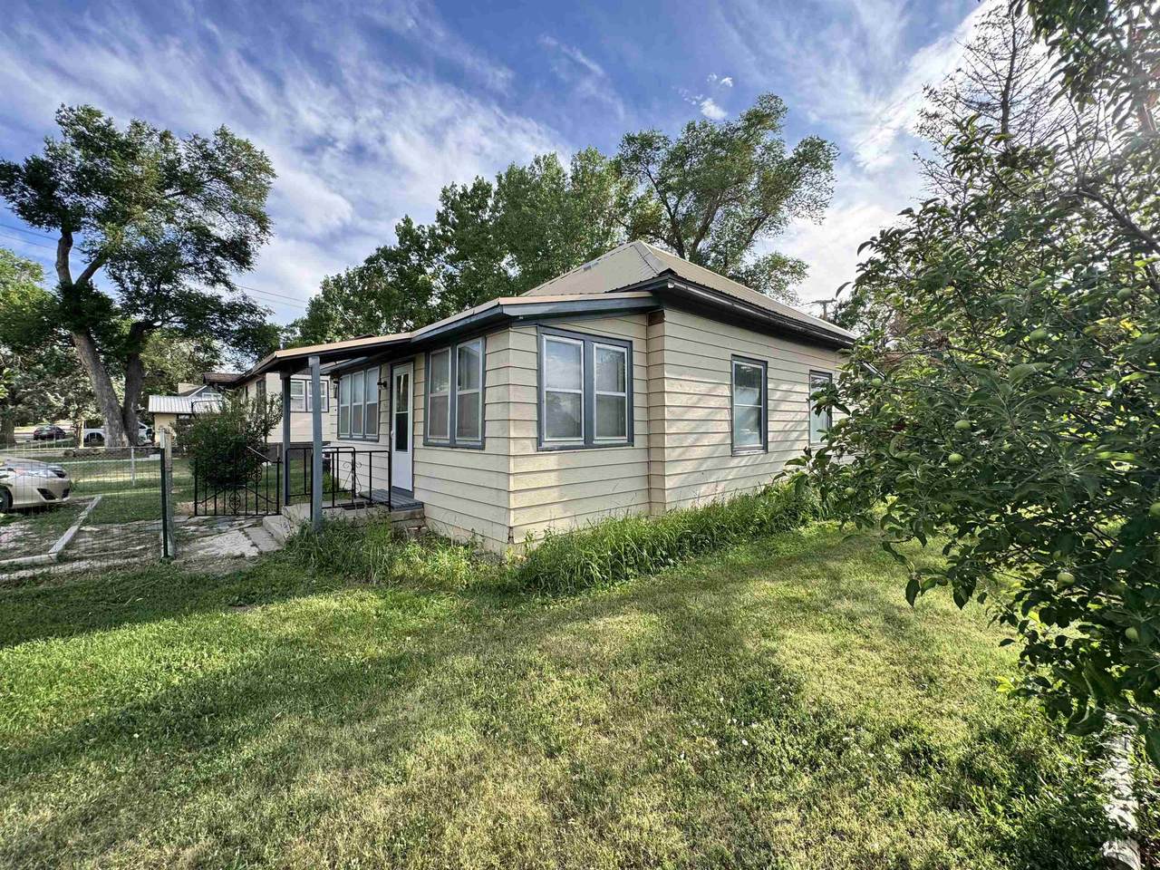 400 6th Avenue - Photo 1