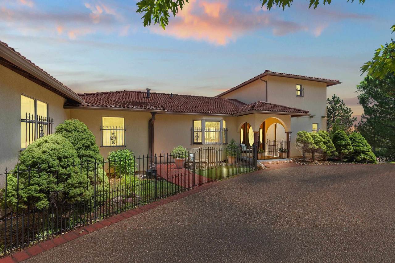 5220 Pinedale Circle - Photo 1