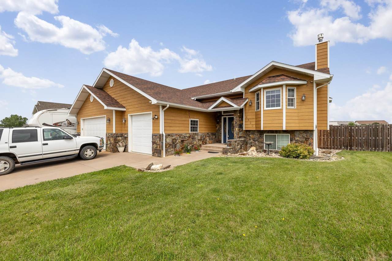 4420 Parkview Drive - Photo 1