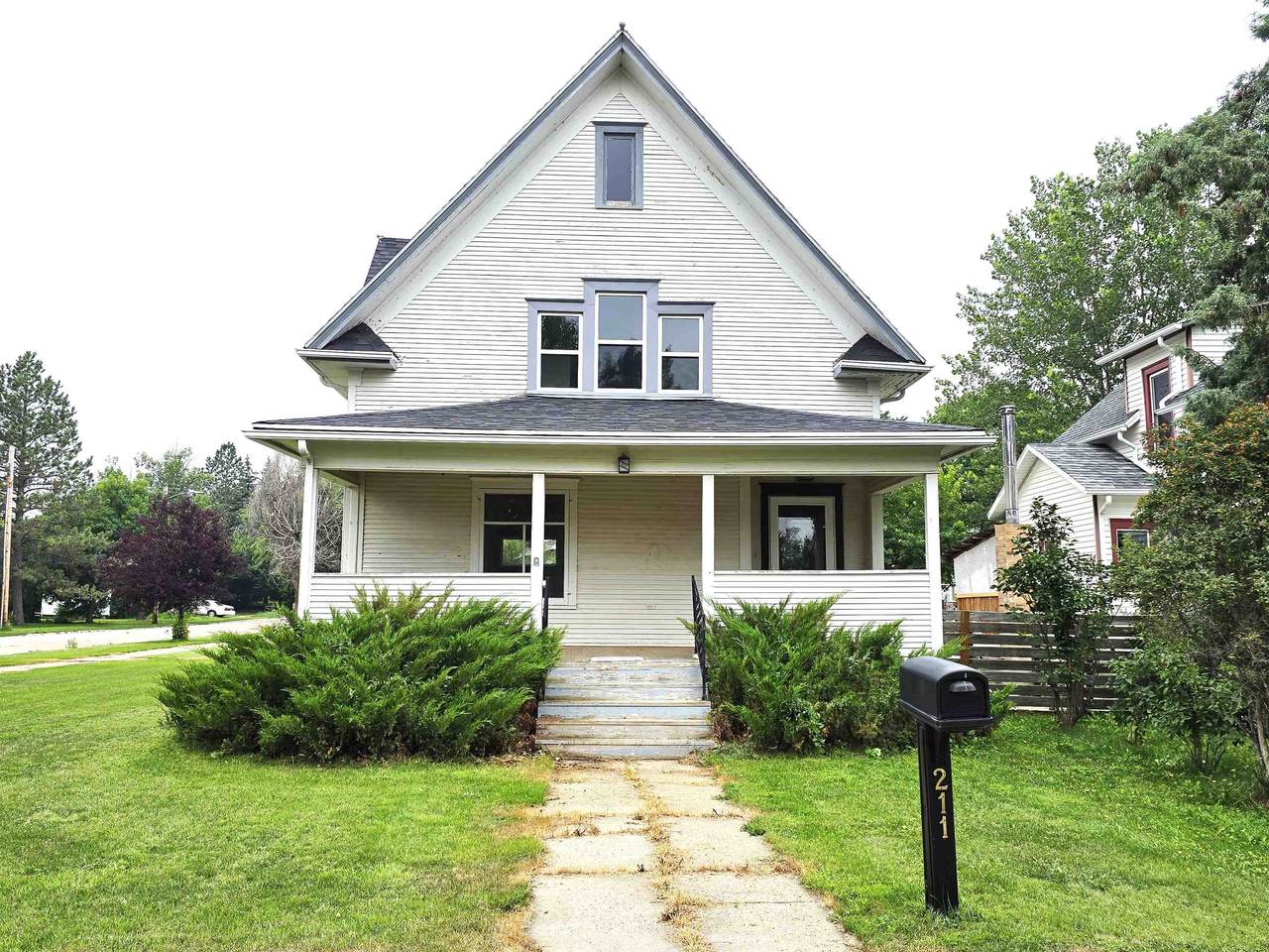 211 4th Avenue - Photo 1