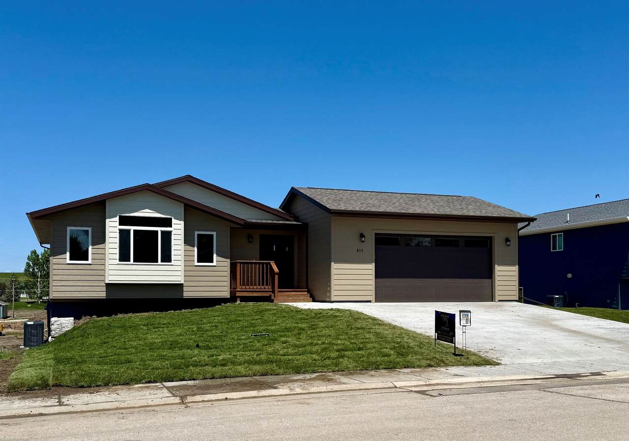 833 Ridgeview Street - Photo 1