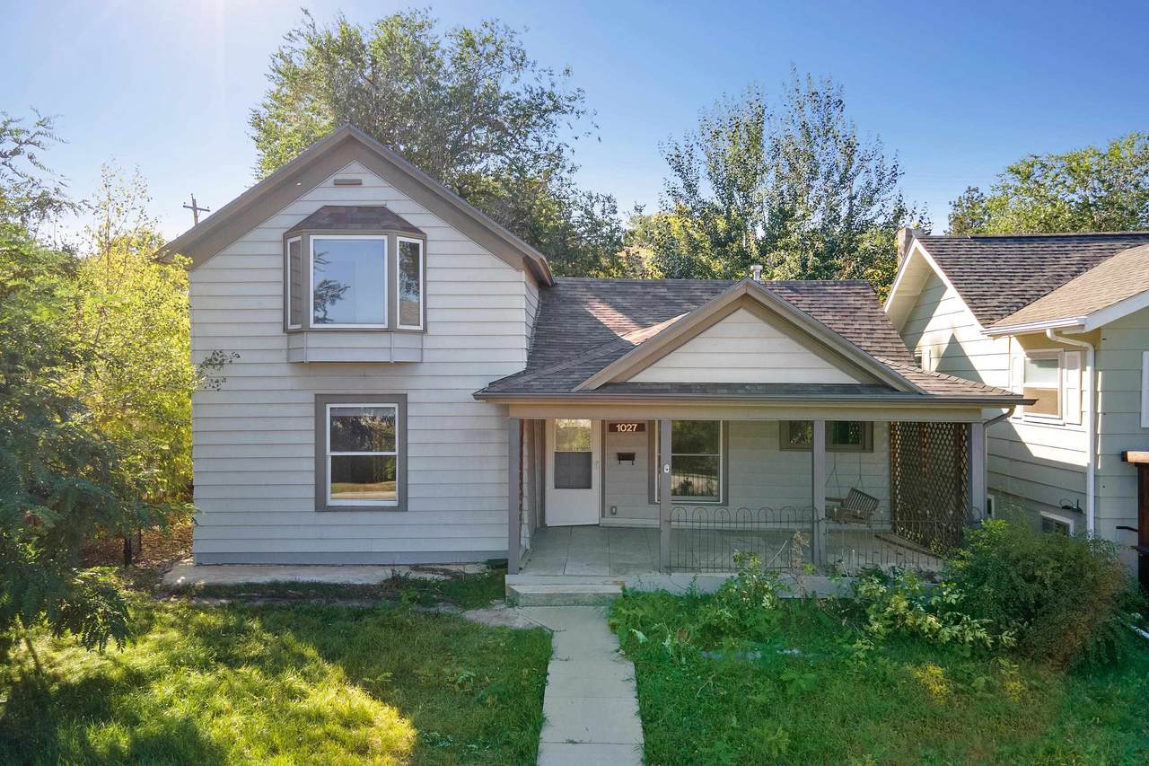 1027 12th Street - Photo 1