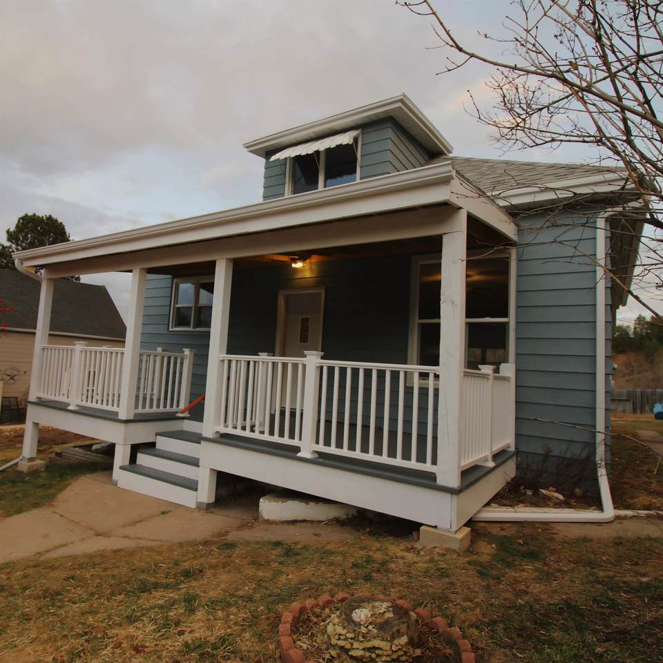 8 Parkdale Avenue - Photo 1