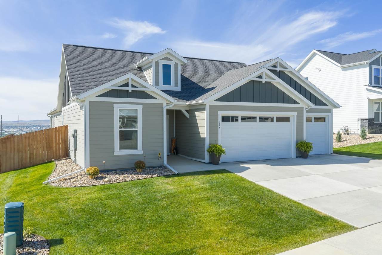 225 Isaac St. - Photo 1