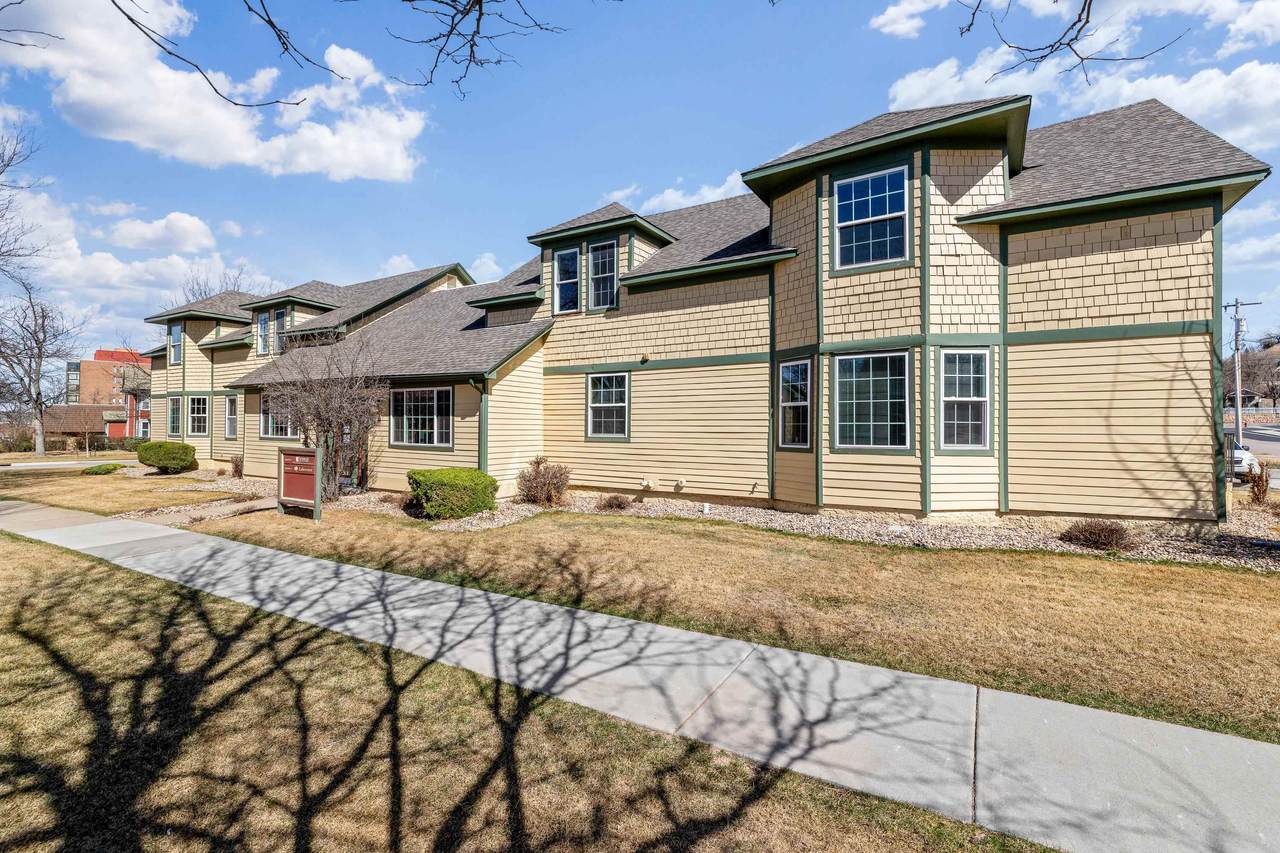 1010 9th Street - Photo 1