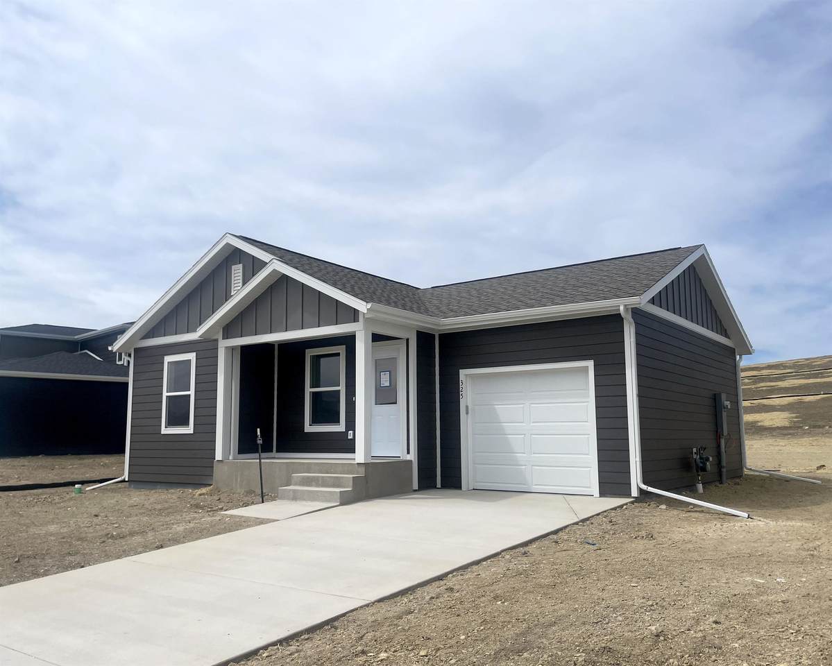 325 Valley Drive - Photo 1