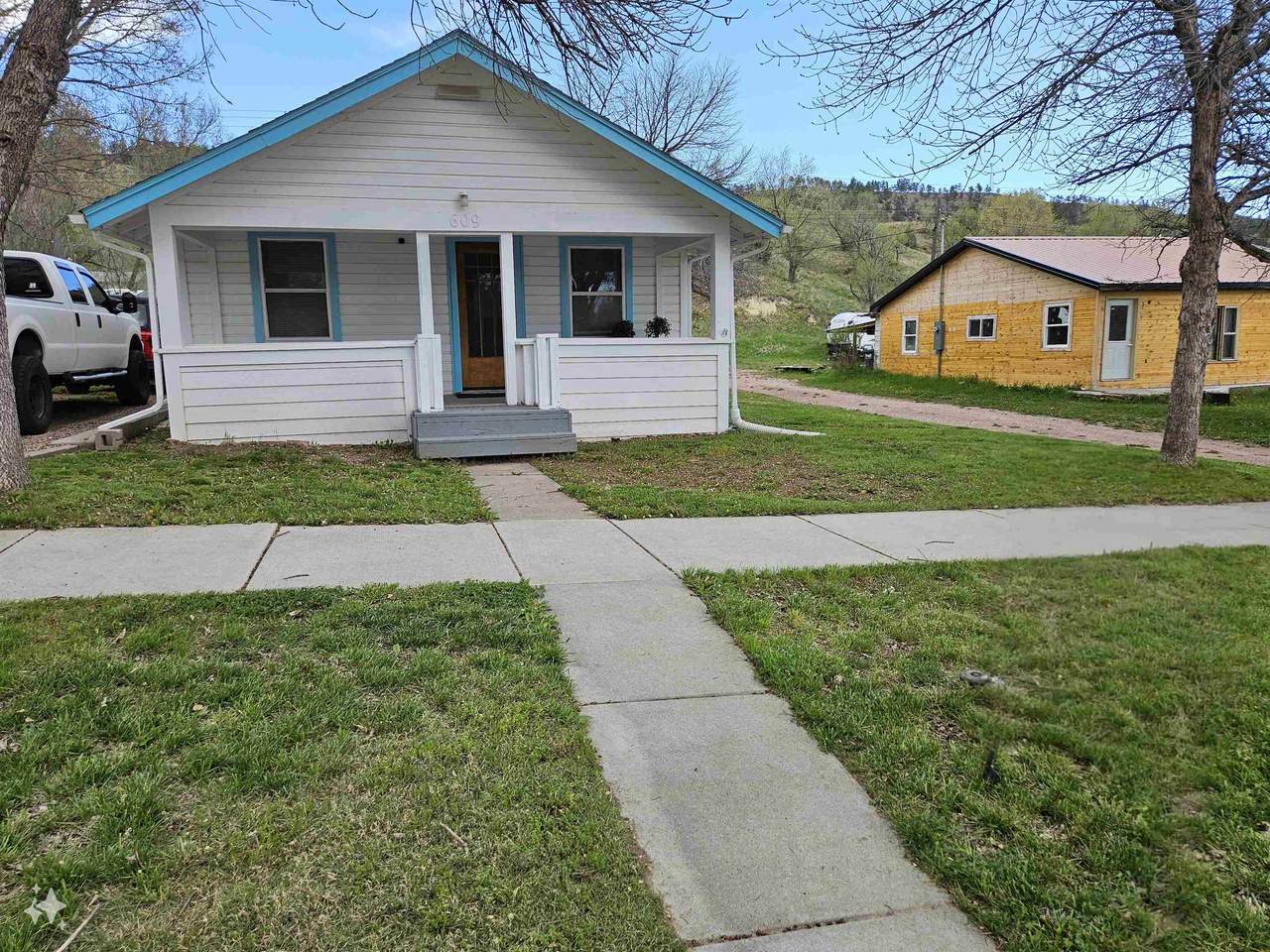 609 5th Street - Photo 1