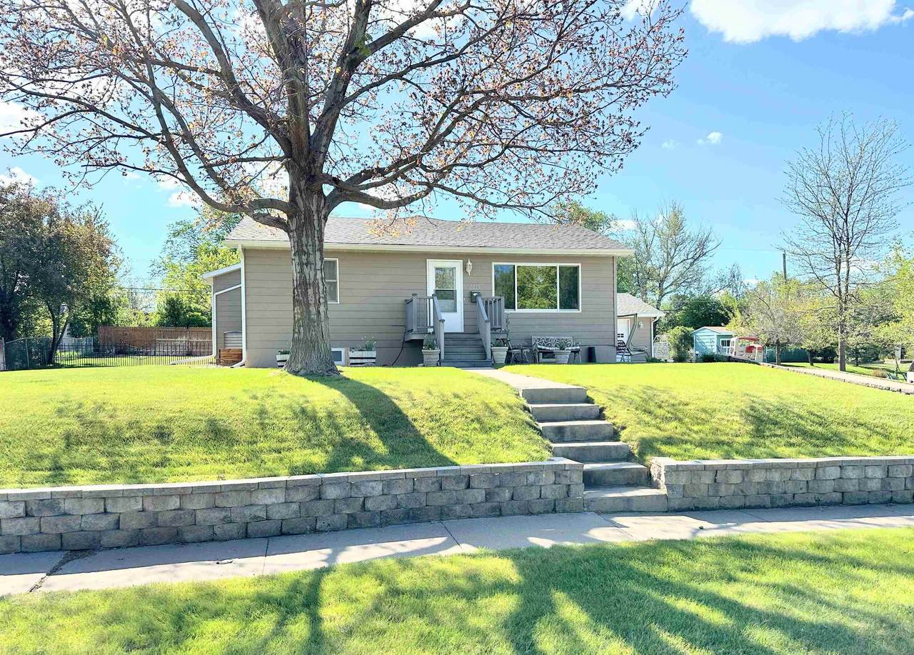 2038 12th Avenue - Photo 1