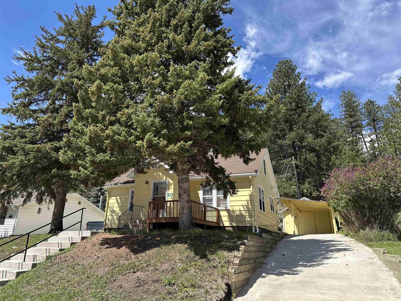 133 Pine Avenue - Photo 1