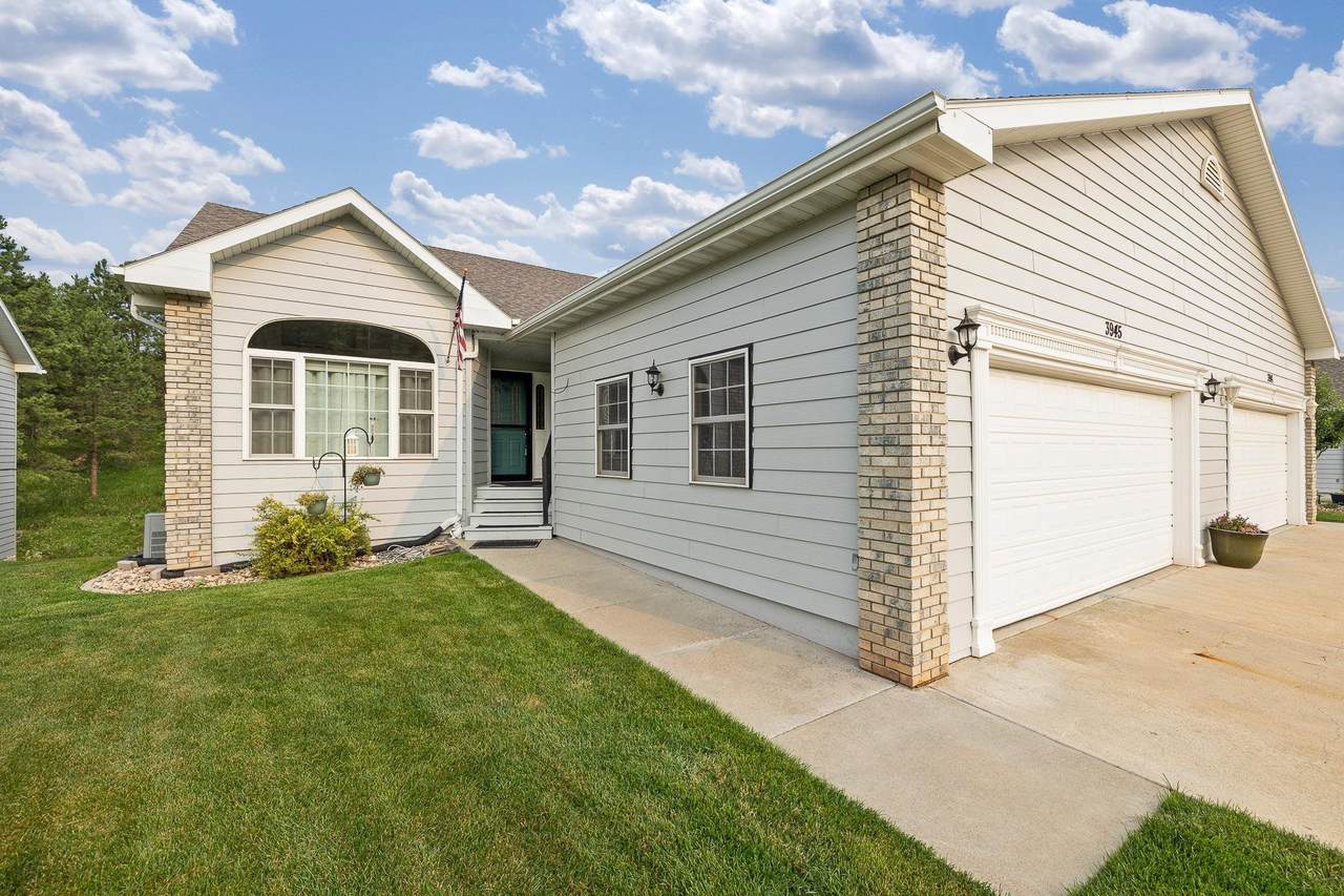 3945 Park Drive - Photo 1