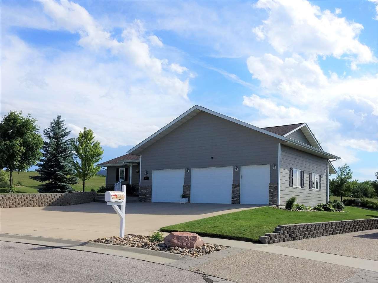 621 Maple Drive - Photo 1