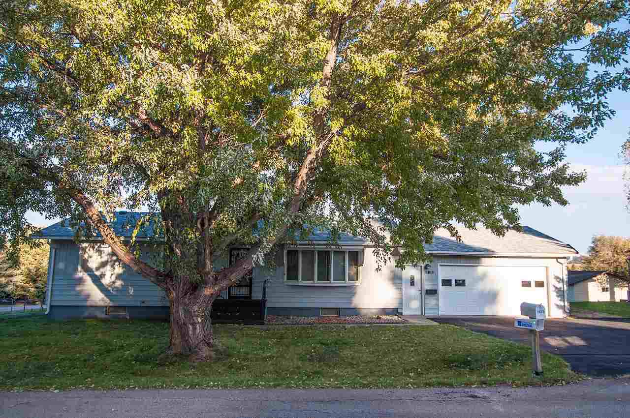 1810 Butte View Drive - Photo 1