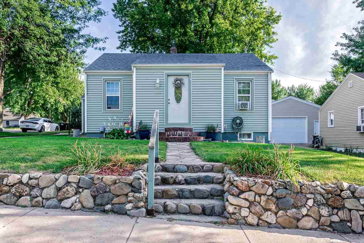 922 Lawrence Street - Photo 1
