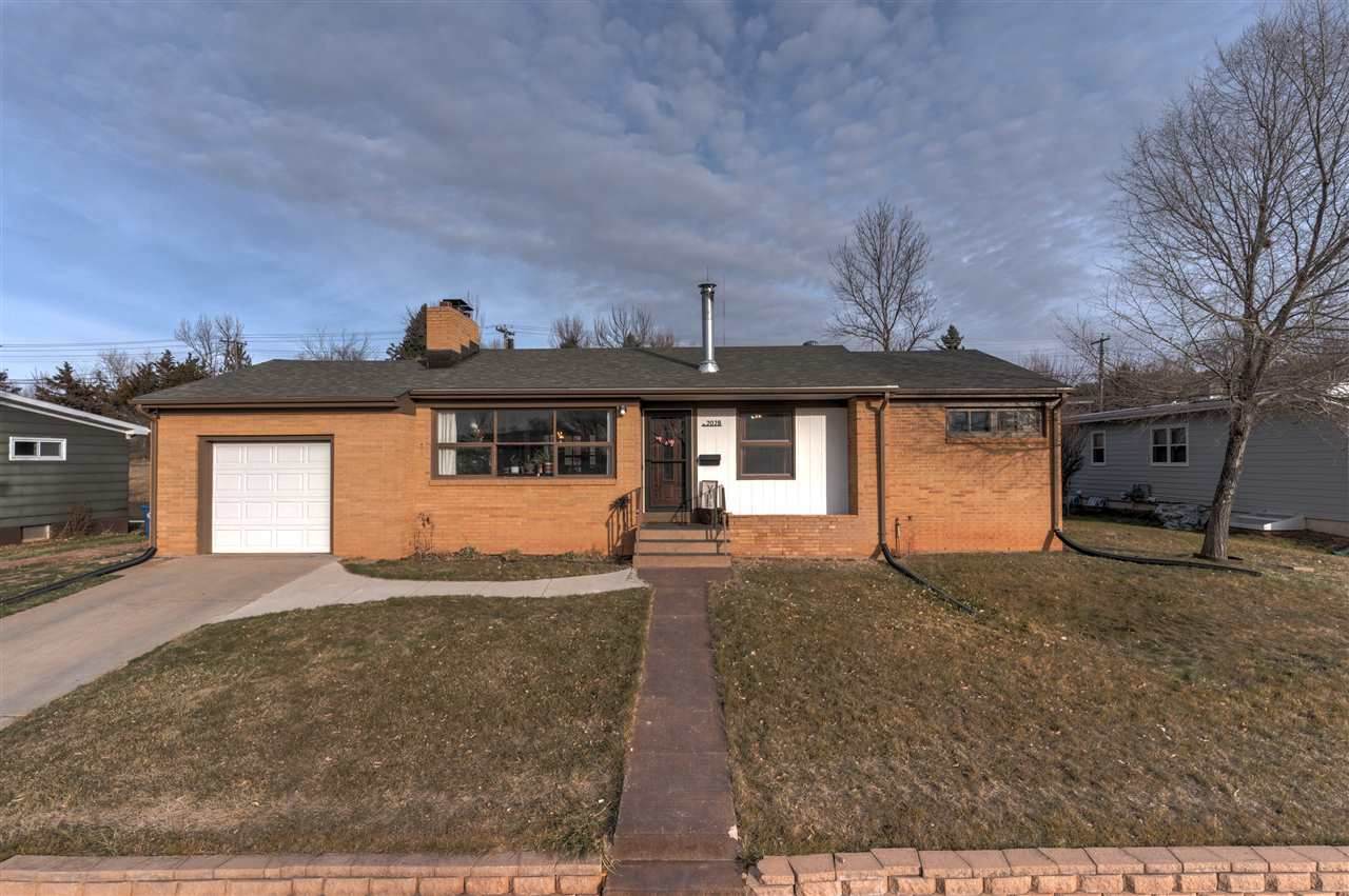 2028 Stirling Street - Photo 1