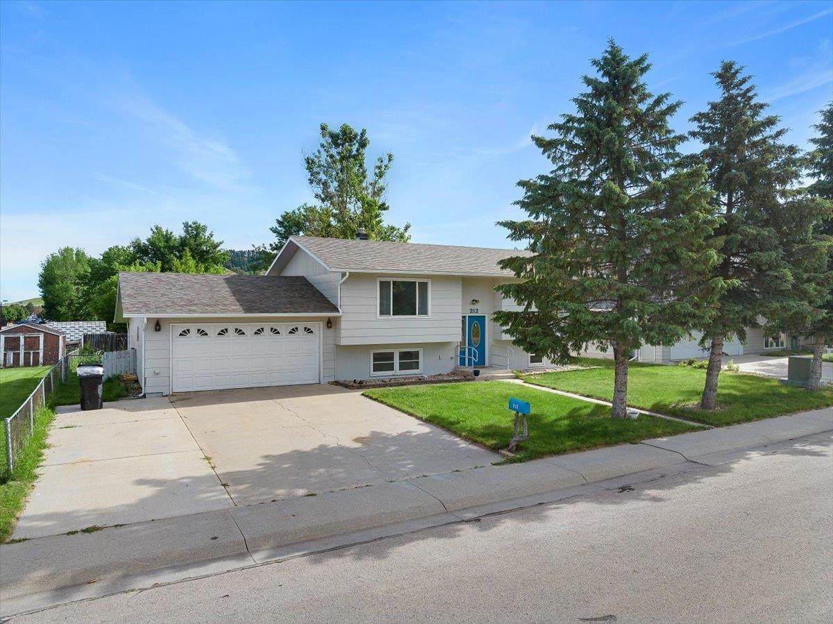 212 Oriole Drive - Photo 1
