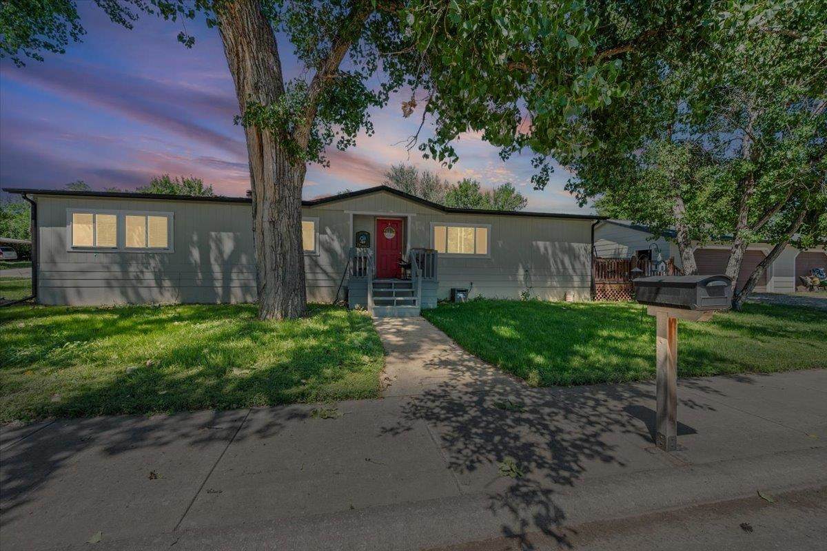 805 Edmunds Street - Photo 1