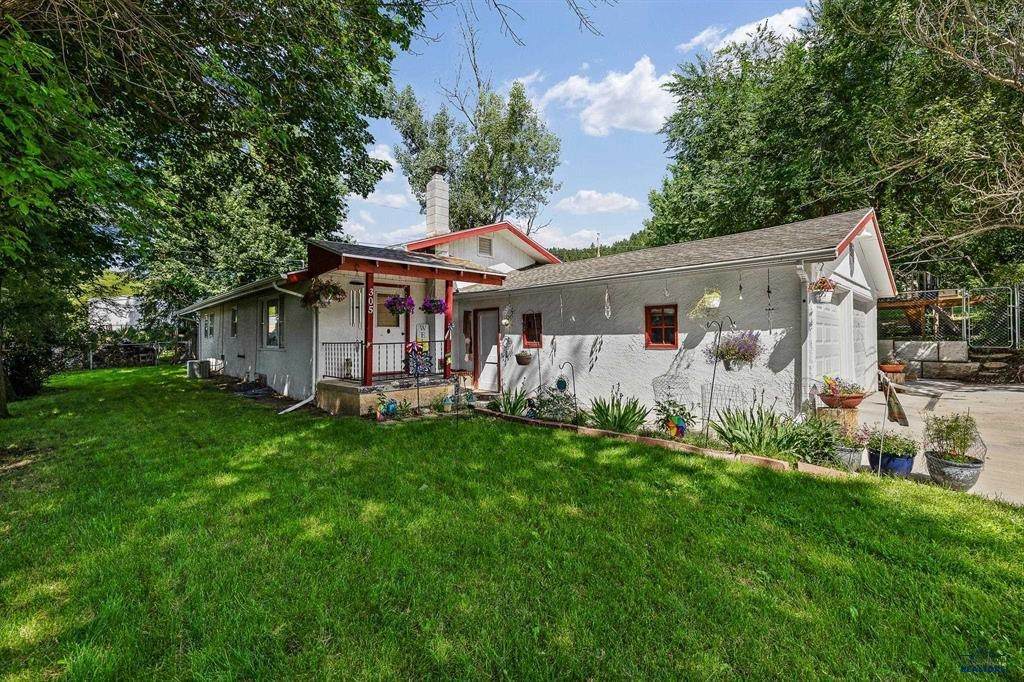 305 8th Street - Photo 1