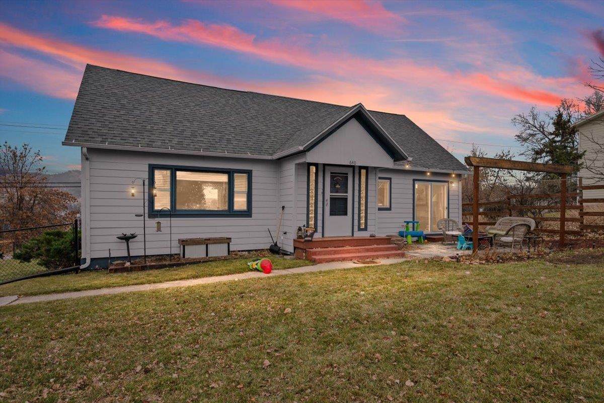 640 University Street - Photo 1