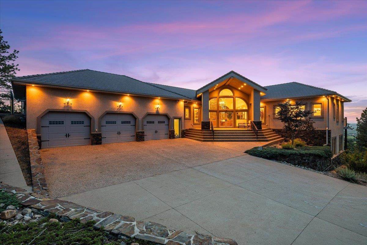 303 Oak Ridge Road - Photo 1