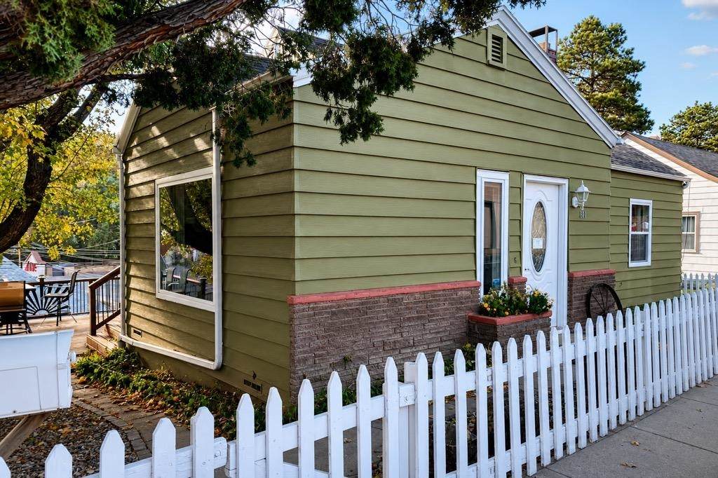 141 Terraville Avenue - Photo 1